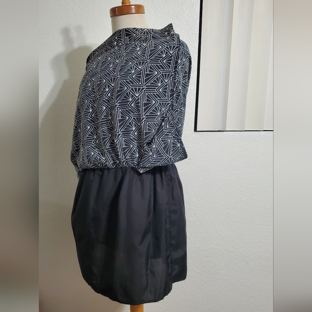 Abstract Strapless Dress - Picture 4 of 12